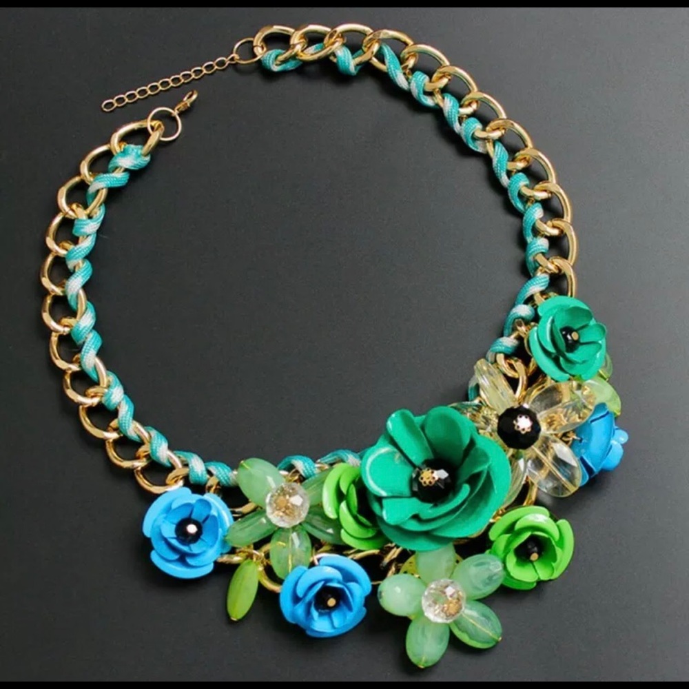 Beautiful green flower charm necklace